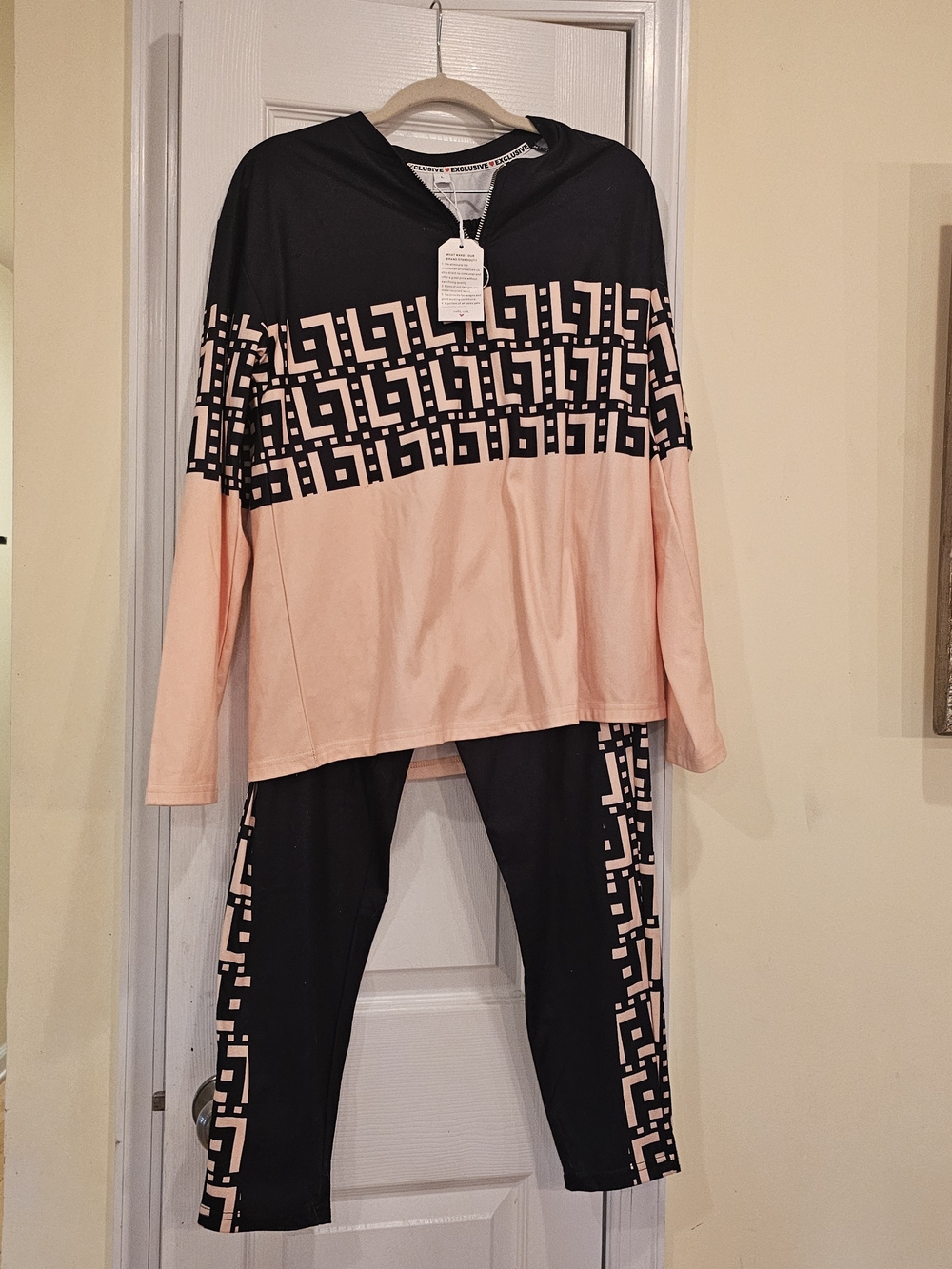 NWT Two-Tone Geometric Lounge Set in Black and Peach